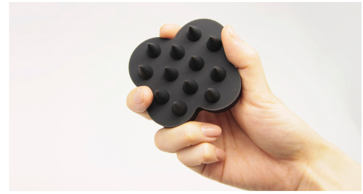 頭皮マッサージブラシ Uka ウカ スカルプブラシ ケンザン が万能すぎる 夢見るこめつぶファミリー